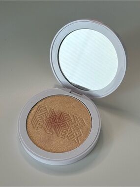 Milk Makeup Highlighter - Iced ✨